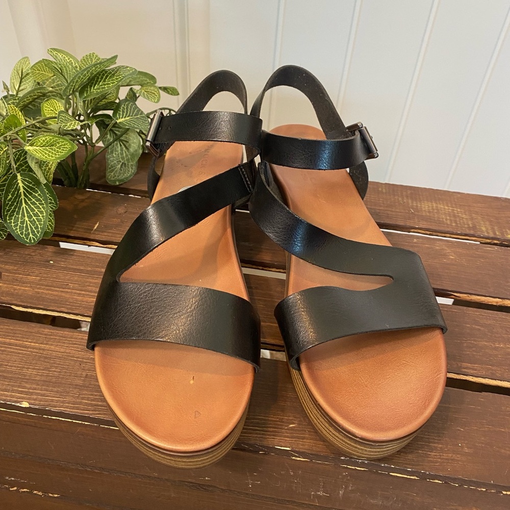 New!  New Rock & Candy By Zigi Women's Platforms Strapy Sandals